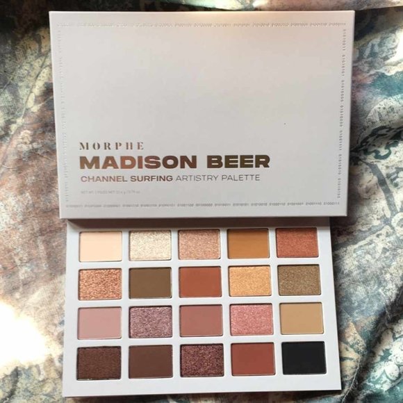 Morphe X Madison Beer Chanel surfing palette BNIB - Picture 2 of 6